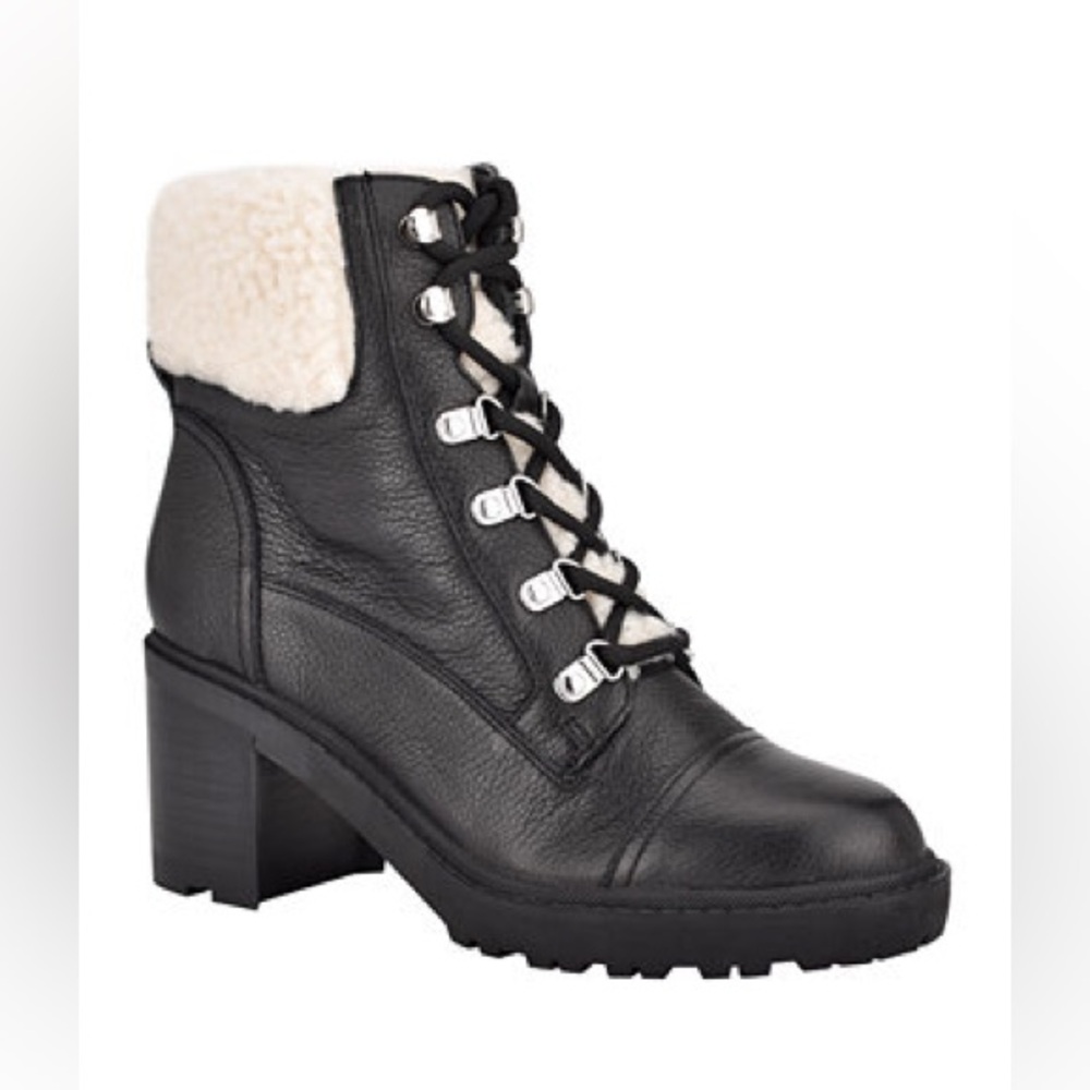 Marc Fisher
Women's Lakynn Lace Up Lug Sole Heeled Combat Booties size 7.5